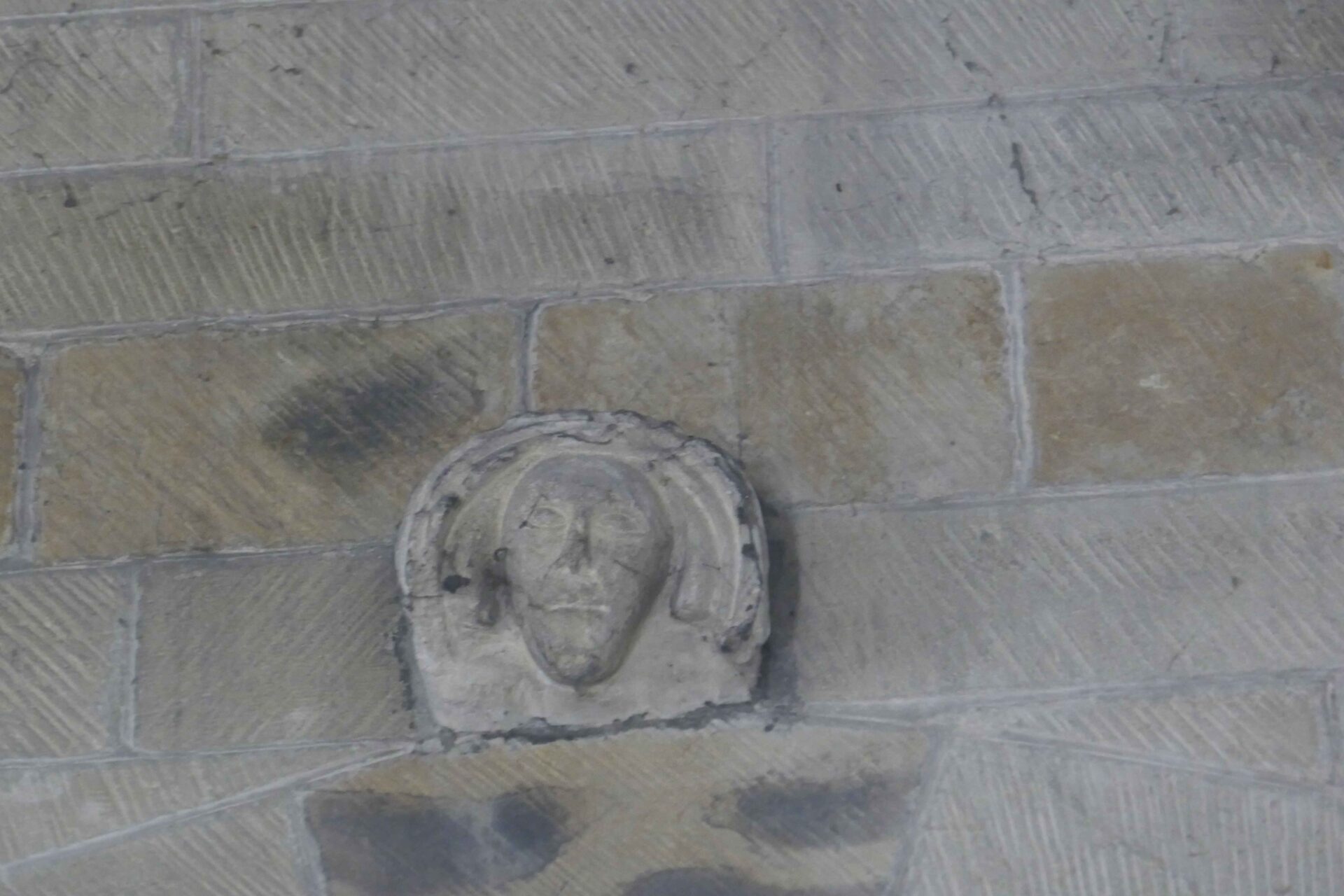 just a small carved head above a window arch ... random, charming!