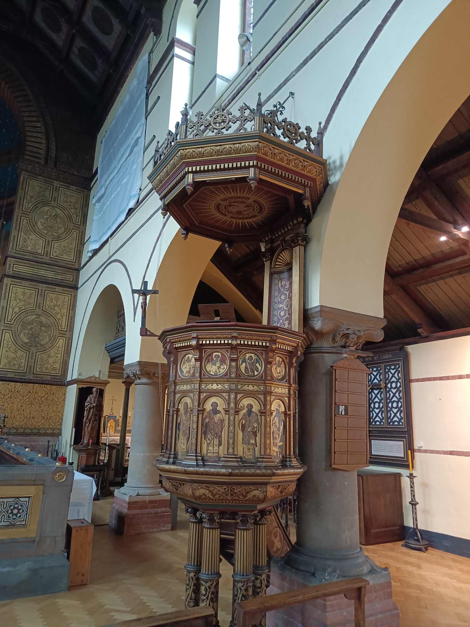 St Barnabas Church, pulpit