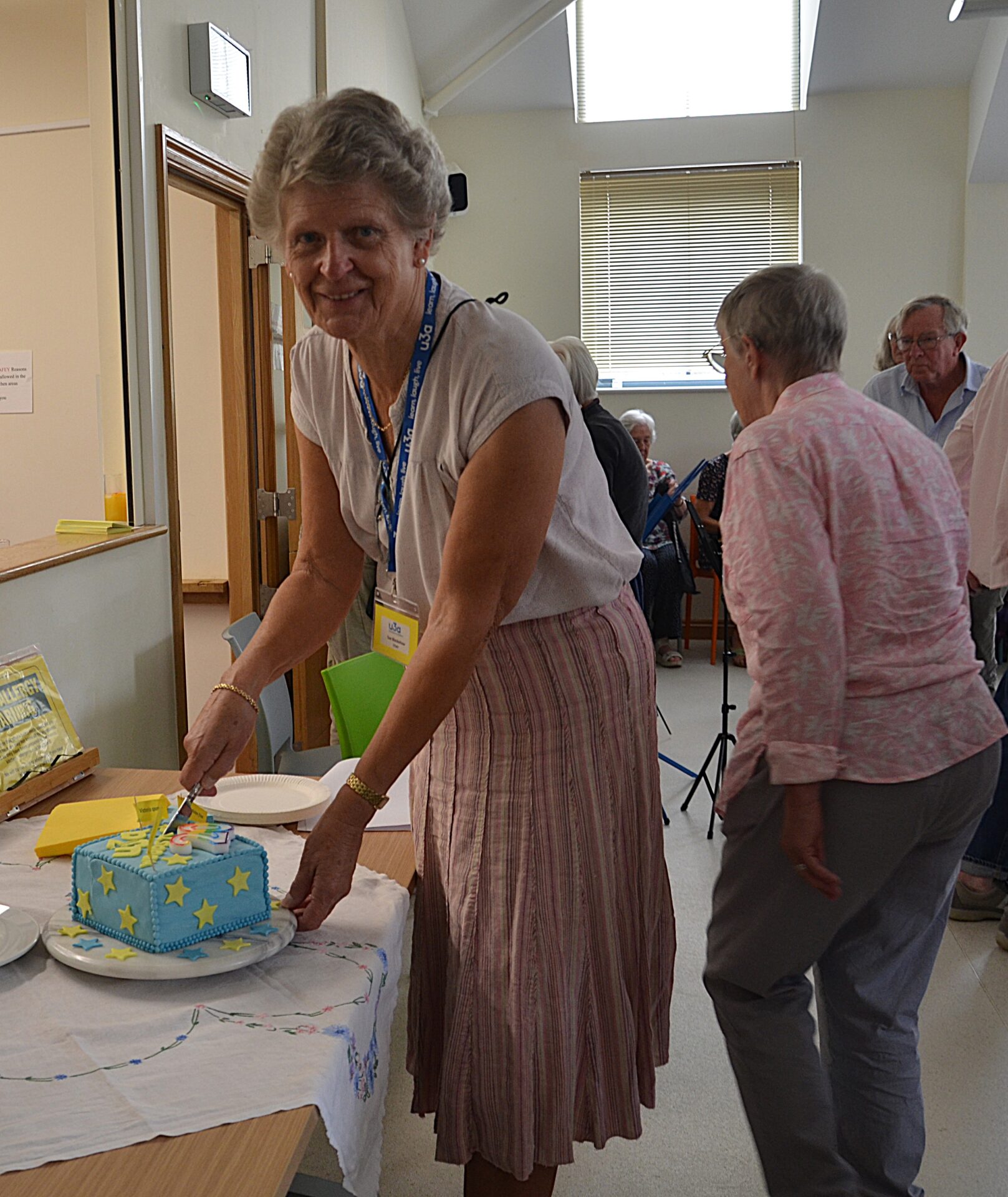 002 Chair cutting cake